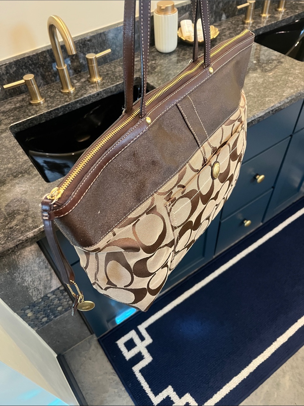 Everyday Hustlin’ Coach Milk Chocolate Brown Signature Canvas Shoulder Tote!! - Picture 6 of 8